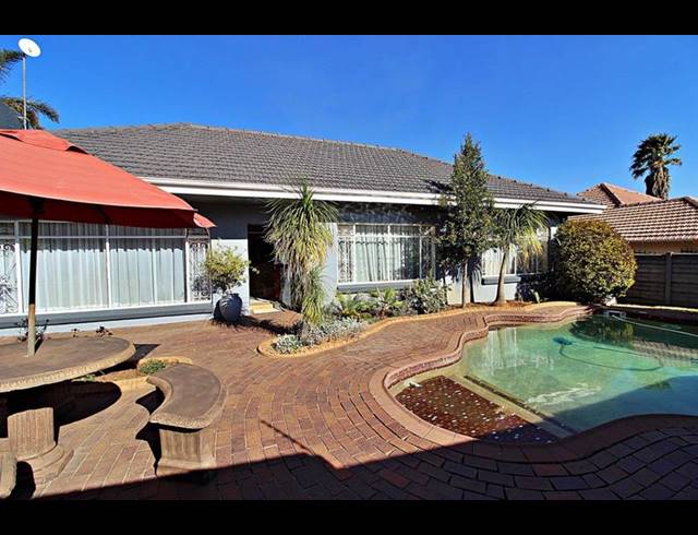 3 BEDROOM HOUSE FOR SALE IN CRESTON HILL